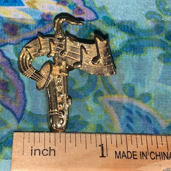 JJ Gold Tone Musical Trombone Lapel Tack Pin - Picture 11 of 13